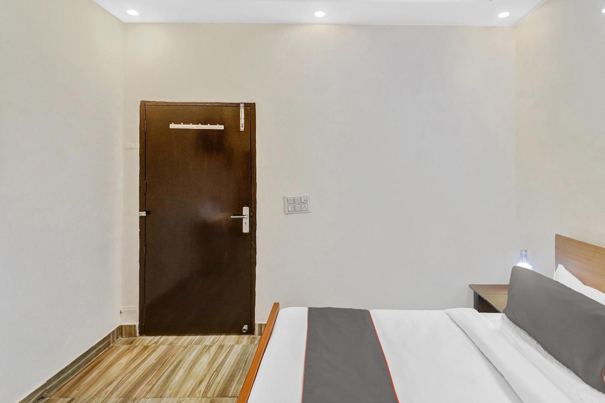 Super Capital O Moody Inn Дели Экстерьер фото
